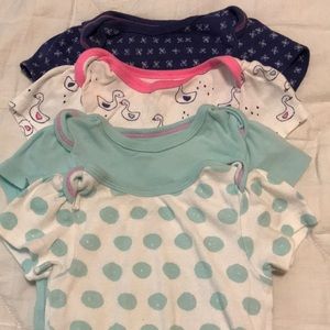 Bundle of 4 onesies!! 6-9 month. Cloud Island.